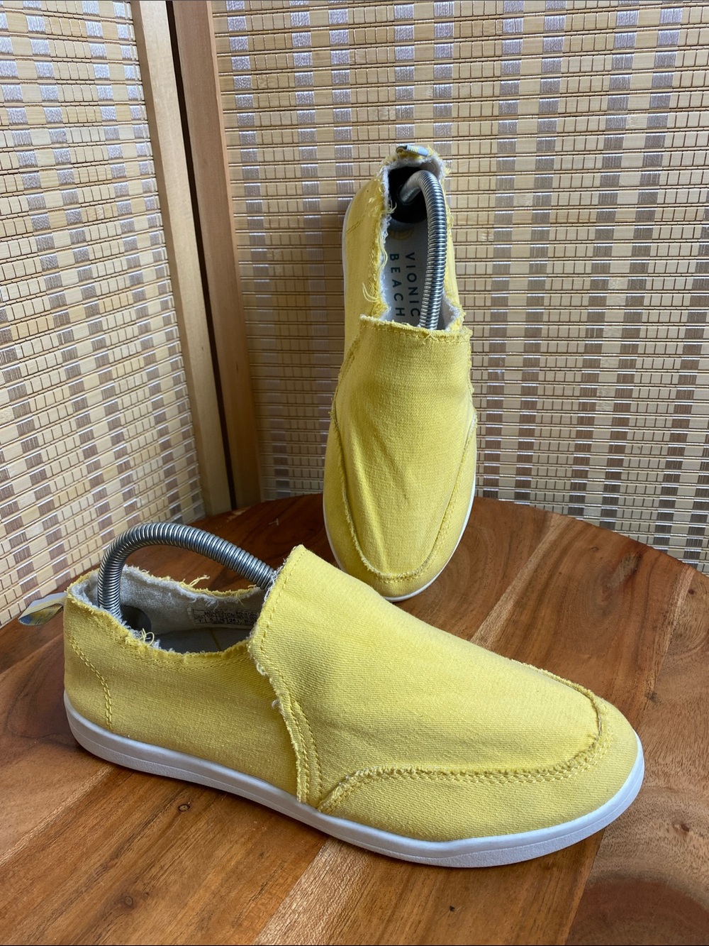Vionic Woman’s 7 W Beach Malibu Slip On Canvas Sneakers